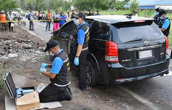 Police In Pathum Thani Find Family Dead In A Car Thought To Be A Suicide Pact As Police Find Charcoal Stove Thai Examiner