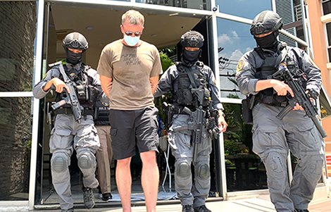 Bangkok, Thailand. 18th Aug, 2015. A security guard at the Louis