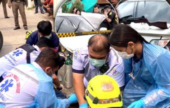 Wife stabbed to death by husband in her car in Bangkok. Witnesses thought it was part of a movie set