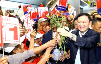 Thaksin’s rapturous welcome in Ubon Ratchathani as he puts in another vintage performance on stage