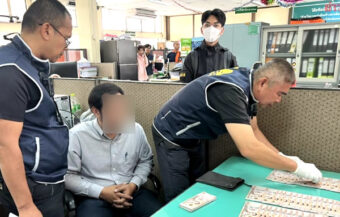 Civil servant in Bangkok nabbed for corruption at his office desk after receiving cash from a builder